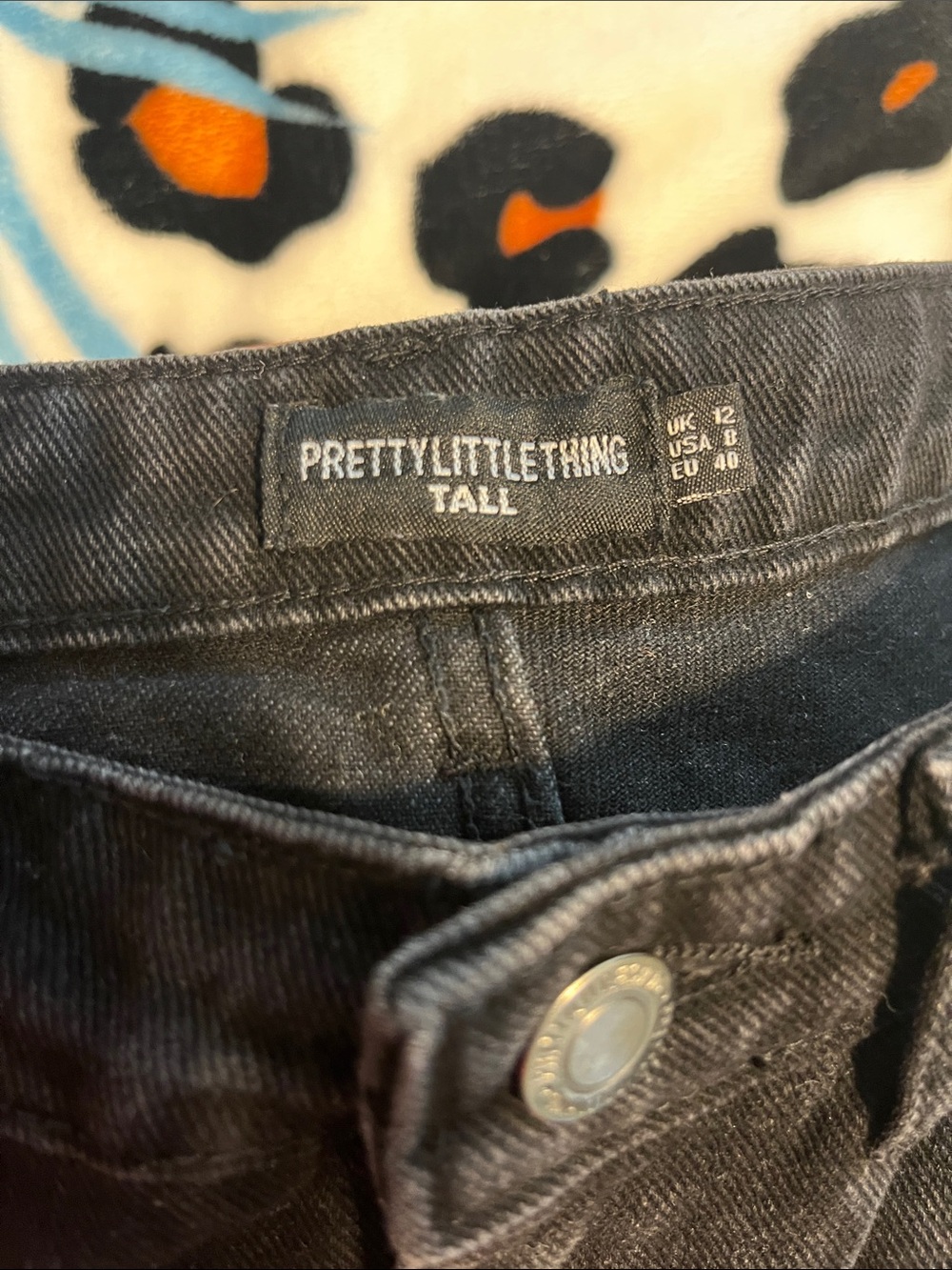 PrettyLittleThing Women's Slim Straight Black Jeans - Picture 5 of 5